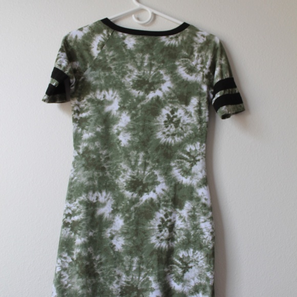 DRESS BUNDLE ✨ Green Tie-Dye Dress - Picture 2 of 4